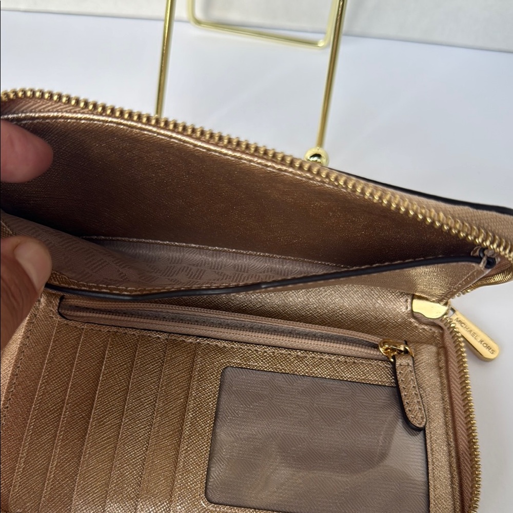 Michael Kors gold phone case and wallet - Picture 4 of 11